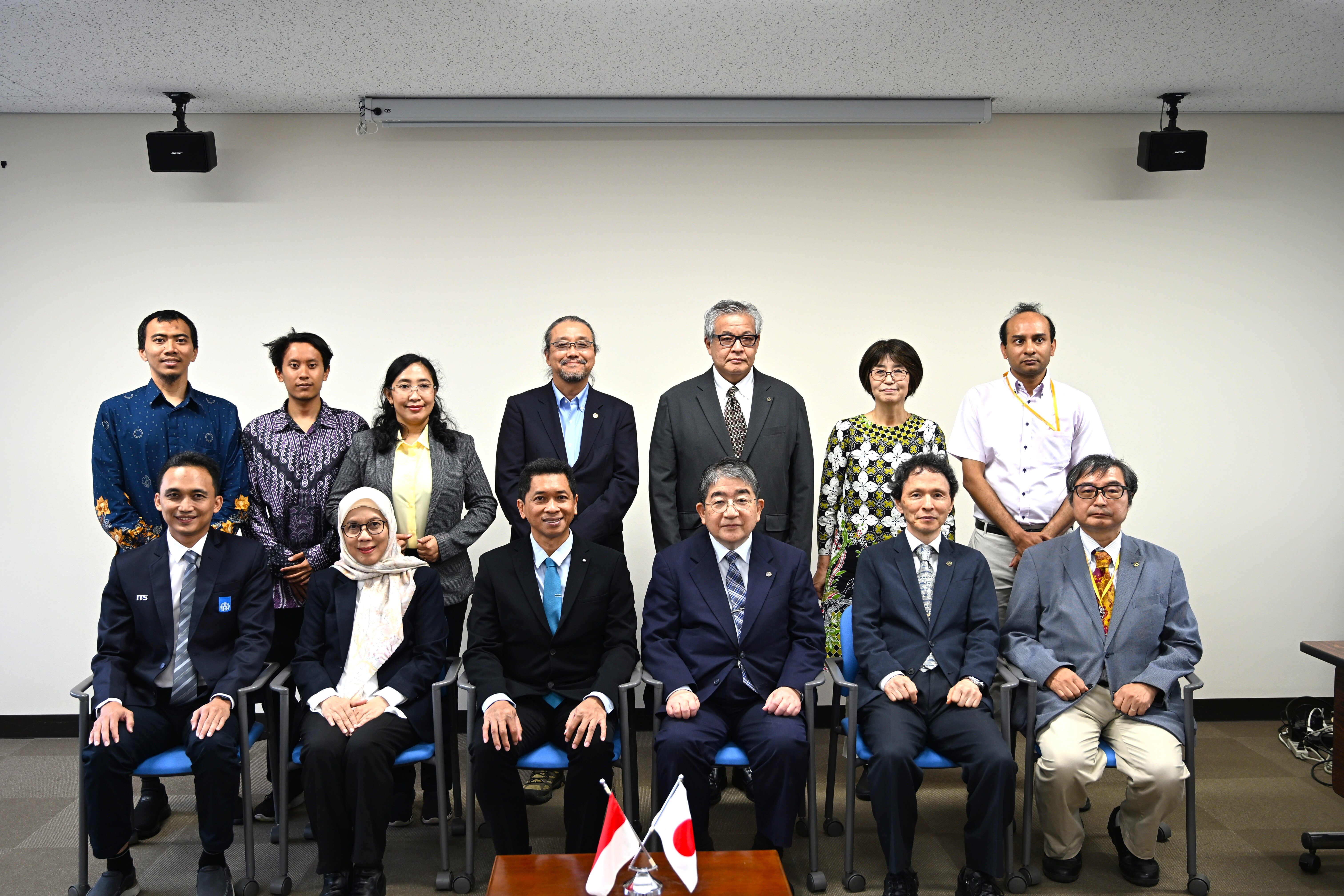 スラバヤ工科大学学長表敬.JPG