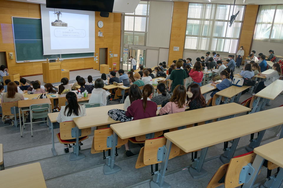 多数の学部生が集まりました